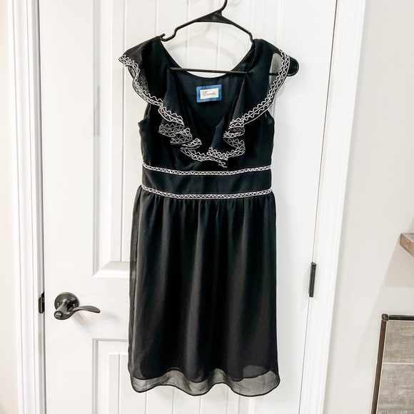 Emmelee Black Flutter Neckline Embroidered Dress Size Small - Picture 1 of 7